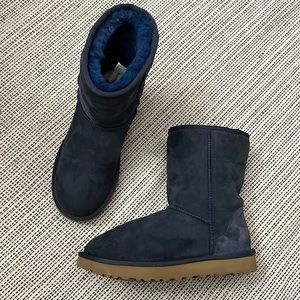 UGG Classic Short II Navy Boot size 8 women